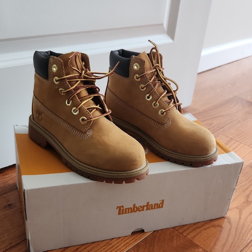 Timberland Lace-Up 6 Inch Tan Boots